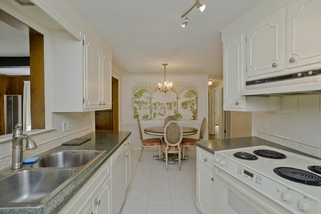 190 Mary Coburn Road Springfield, MA 01129 - Photo 17 of 31