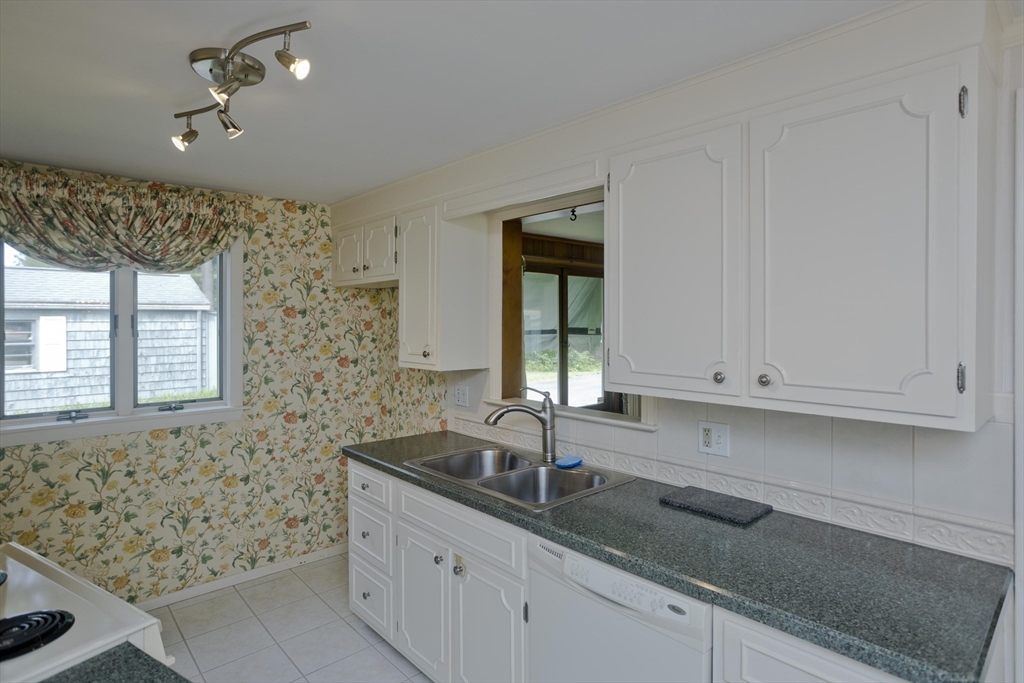 190 Mary Coburn Road Springfield, MA 01129 - Photo 18 of 31