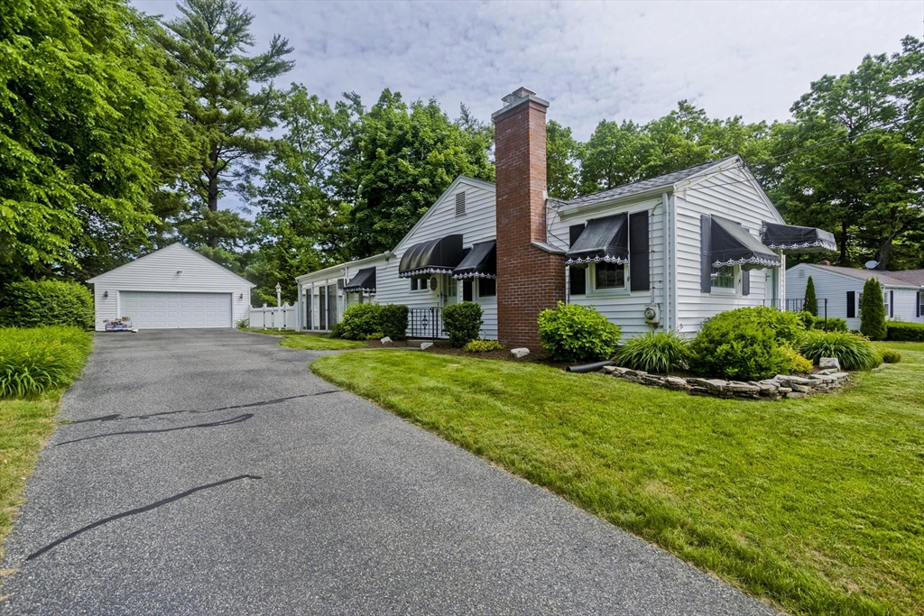 190 Mary Coburn Road Springfield, MA 01129 - Photo 3 of 31