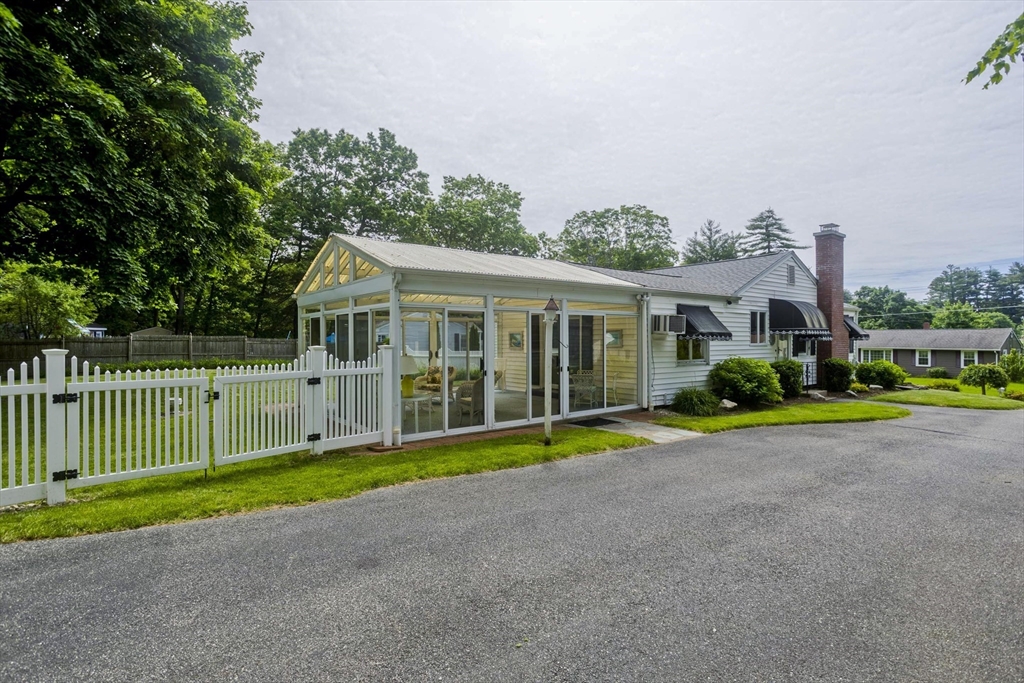 190 Mary Coburn Road Springfield, MA 01129 - Photo 5 of 31