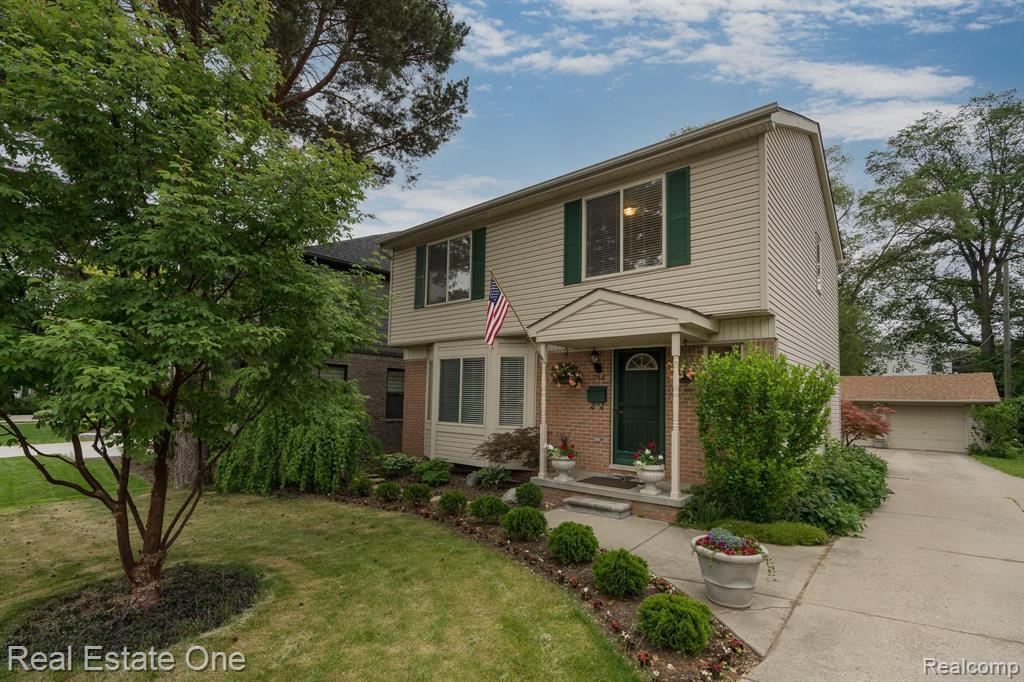 746 Elizabeth Street Rochester, MI 48307 - Photo 1 of 26