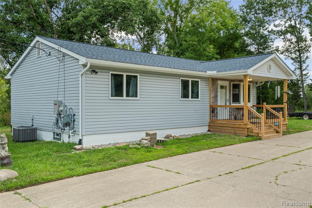 9769 Andersonville Road Clarkston, MI 48346 - Photo 4 of 33 Gallery Image 4