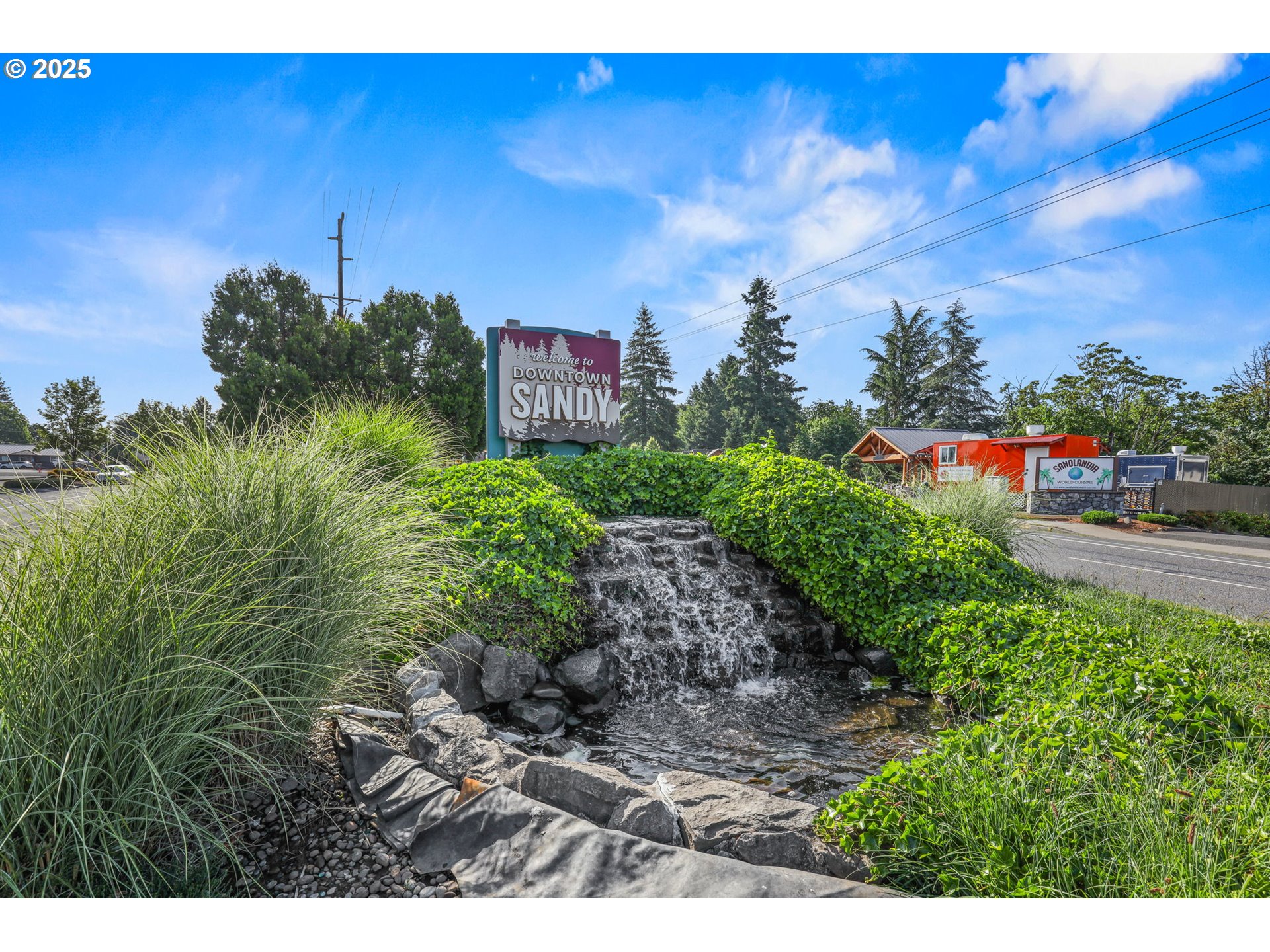 38565 Pleasant Street Sandy, OR 97055 - Photo 11 of 13 a view of a city