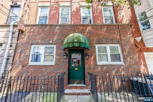 $3,350 | 523 Adams Street, Unit 3, Hoboken, NJ 07030