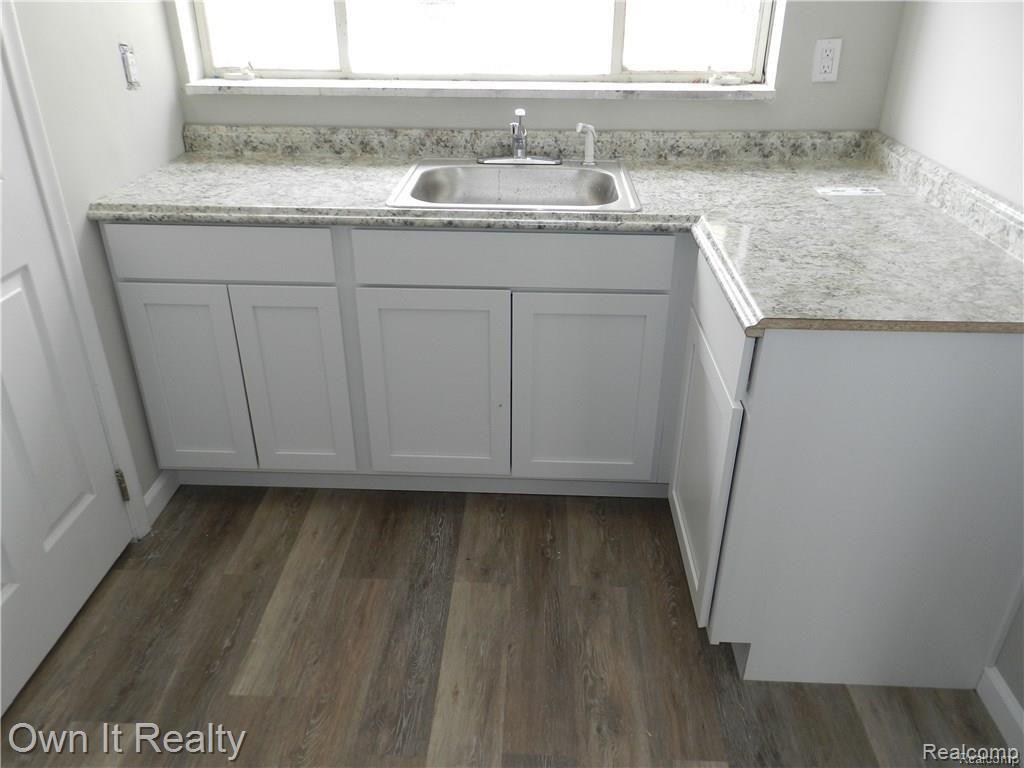 20215 Rutherford Street Detroit, MI 48235 - Photo 10 of 11