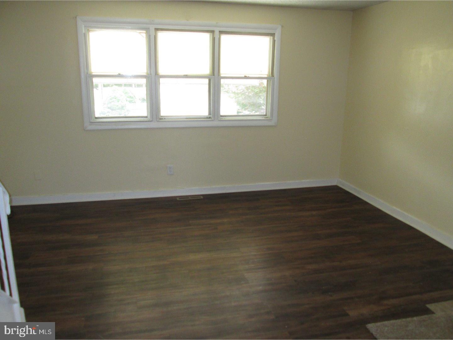 1840 Tomlinson Road Philadelphia, PA 19116 - Photo 3 of 25 Living Room