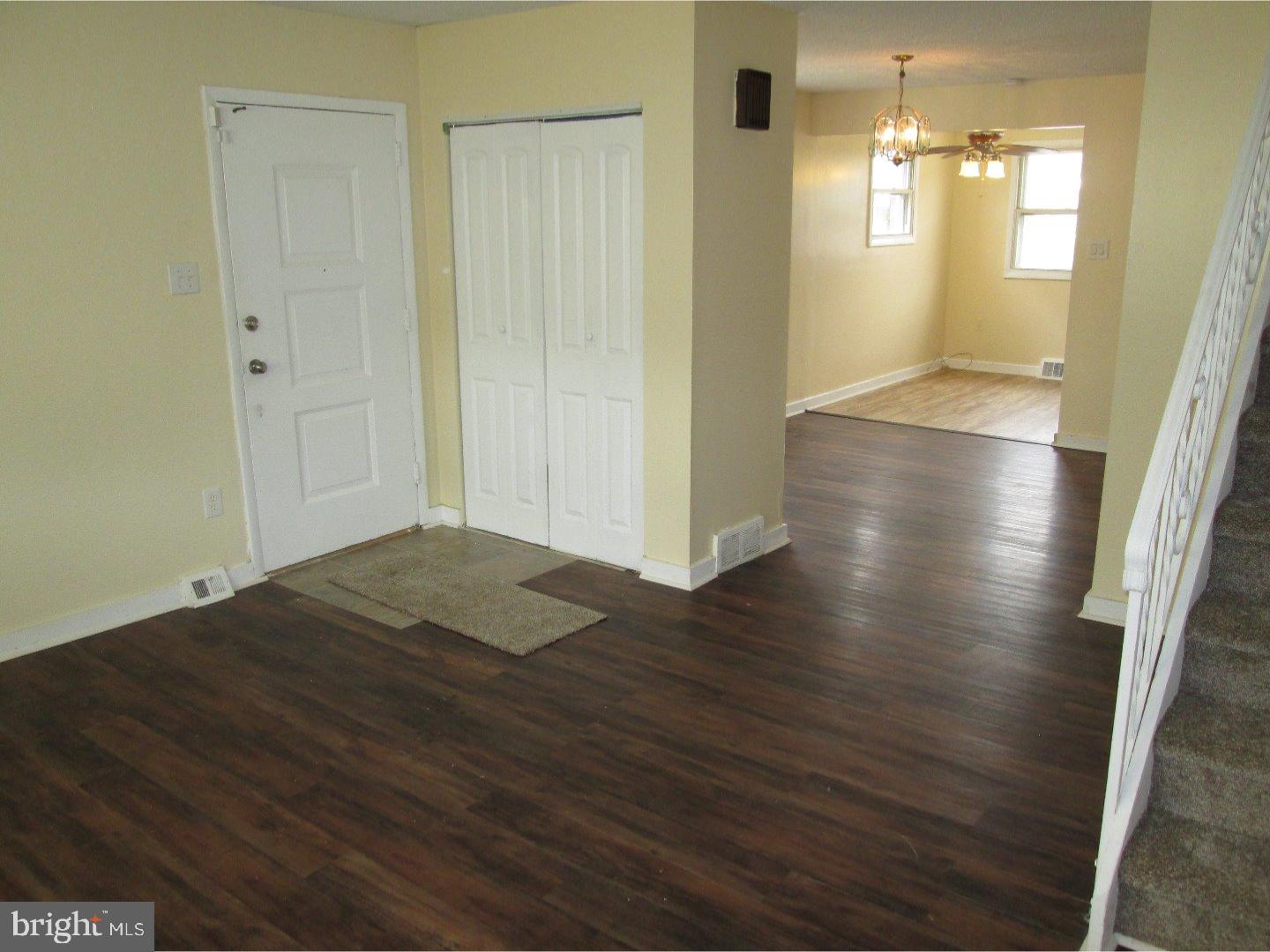 1840 Tomlinson Road Philadelphia, PA 19116 - Photo 4 of 25 Living Room