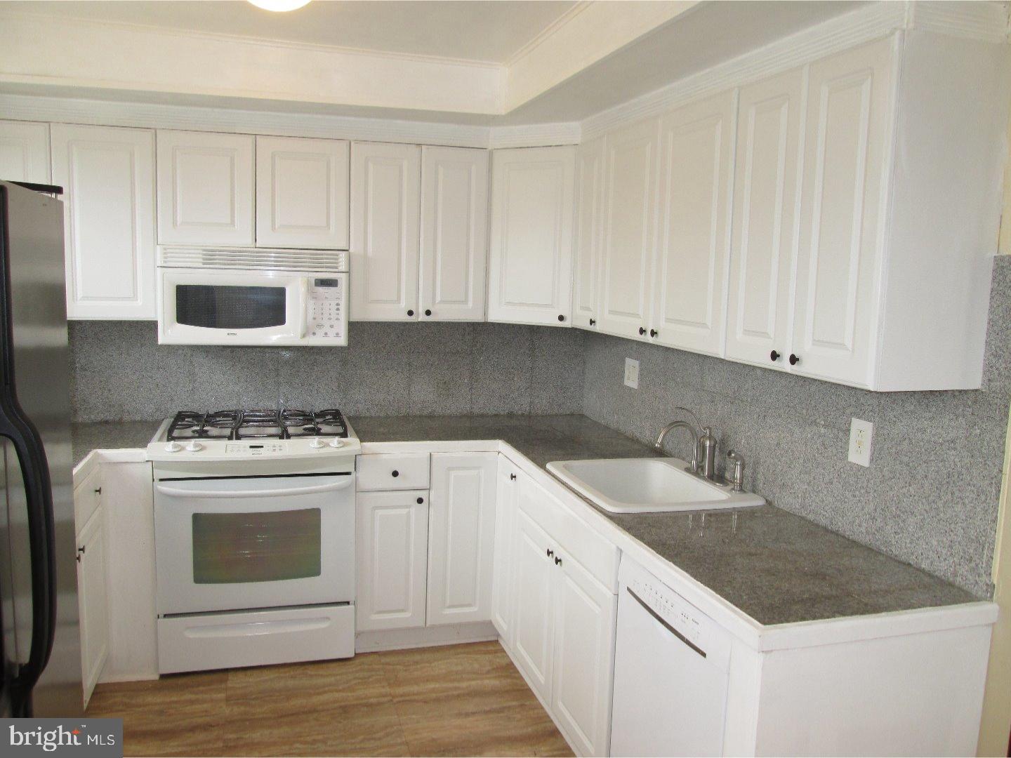 1840 Tomlinson Road Philadelphia, PA 19116 - Photo 7 of 25 Kitchen