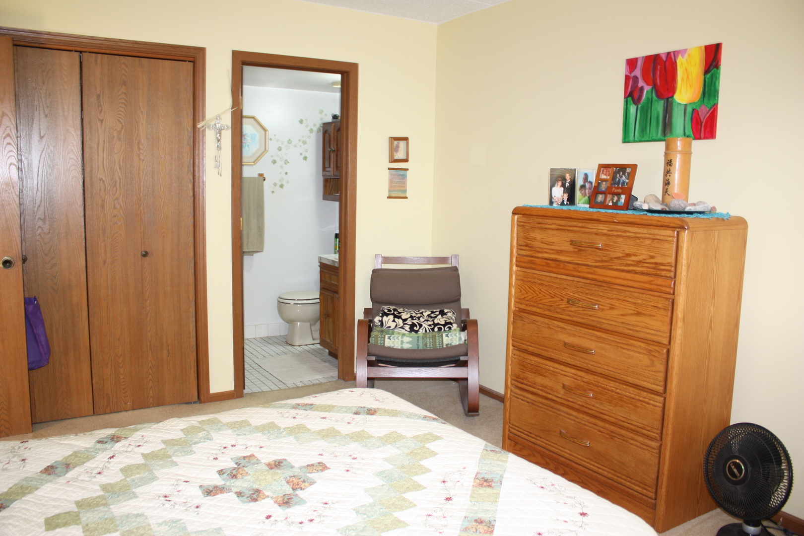 10900 Central Avenue, Unit 2C Chicago Ridge, IL 60415 - Photo 14 of 16 a bedroom with a bed and furniture
