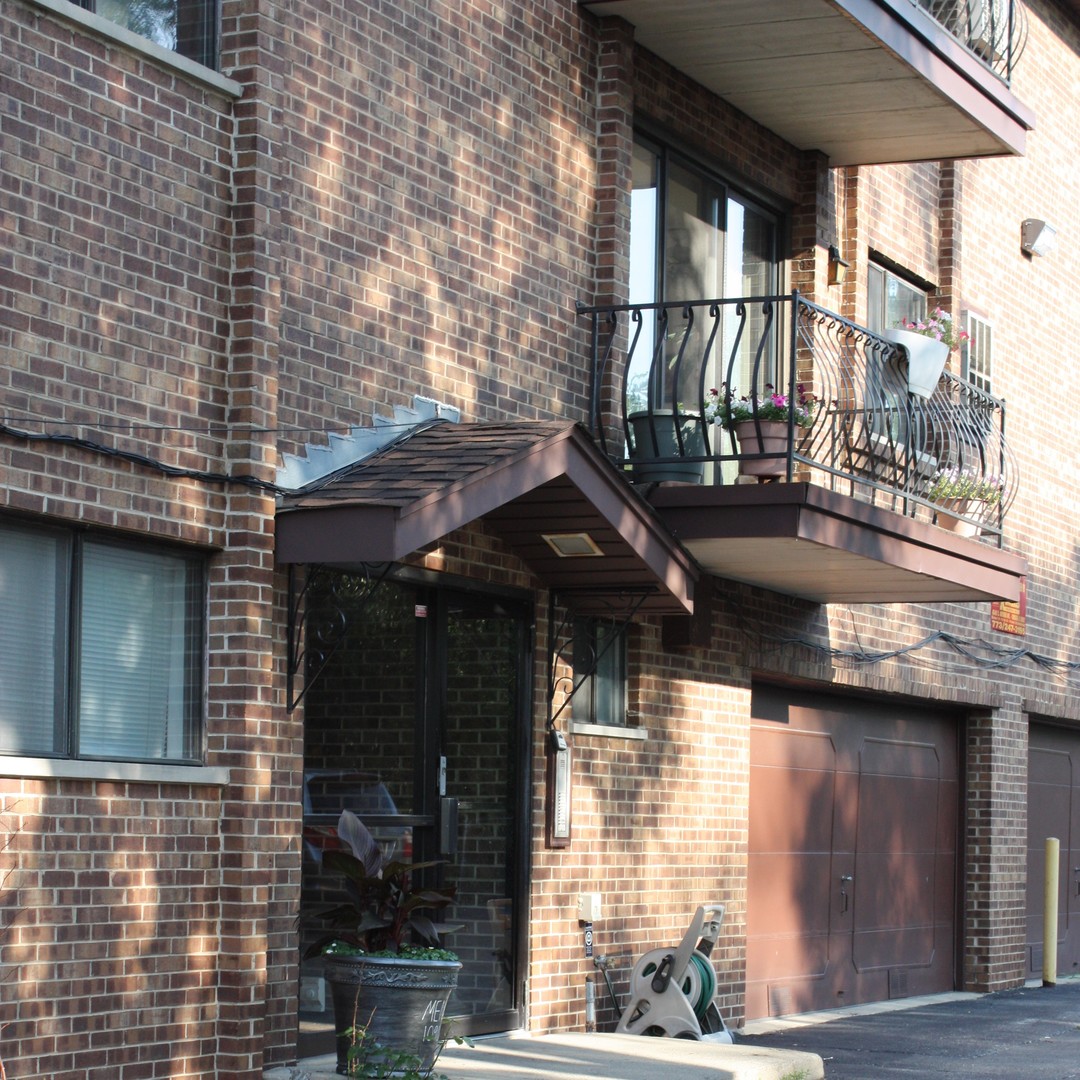 10900 Central Avenue, Unit 2C Chicago Ridge, IL 60415 - Photo 16 of 16 a picture of a brick building
