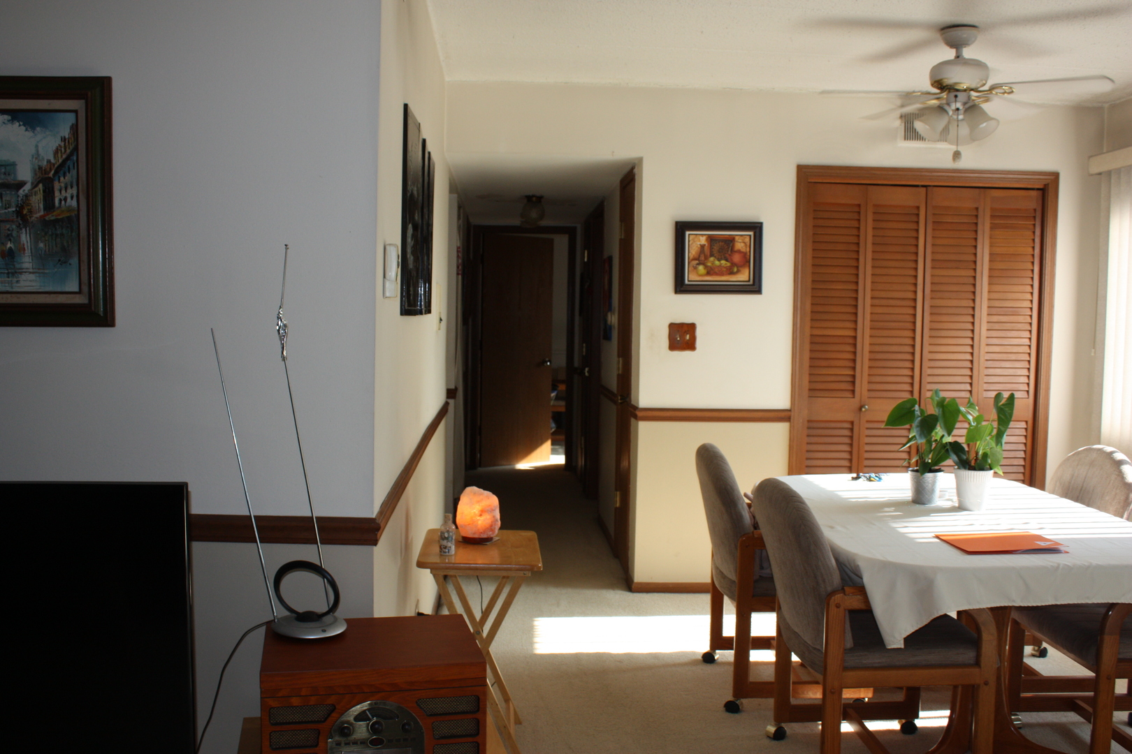 10900 Central Avenue, Unit 2C Chicago Ridge, IL 60415 - Photo 7 of 16 a view of a dining room with furniture