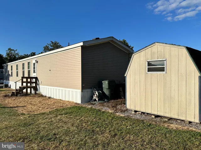 a view of backyard of house