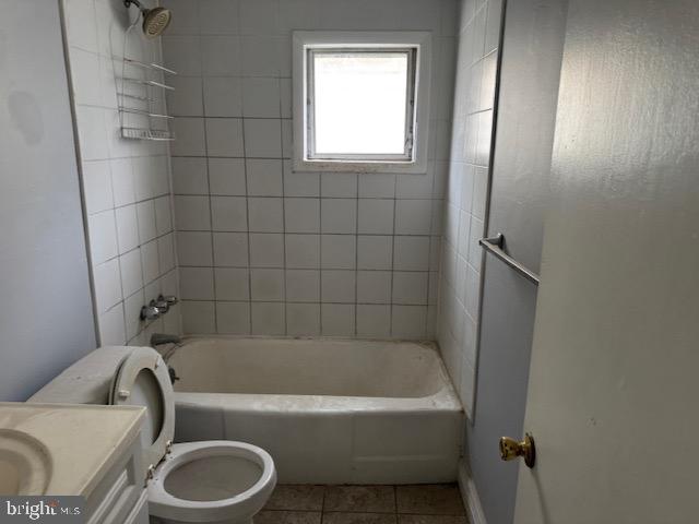 1232 South 11th Street Philadelphia, PA 19147 - Photo 10 of 16 a bathroom with a sink a window and a bathtub
