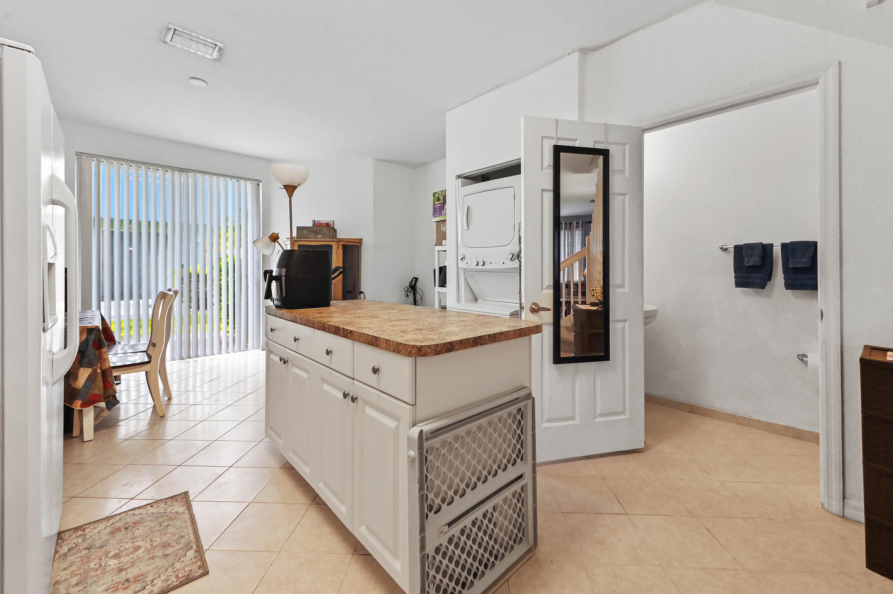 1941 Gardenia Court Riviera Beach, FL 33404 - Photo 5 of 24 10 Kitchen 03