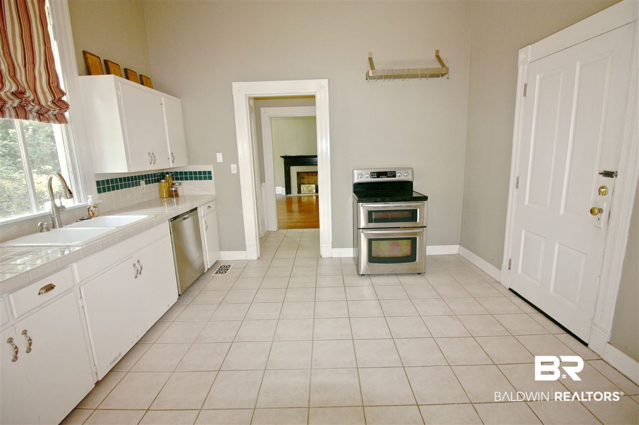 1703 Dauphin Street Mobile, AL 36604 - Photo 11 of 36