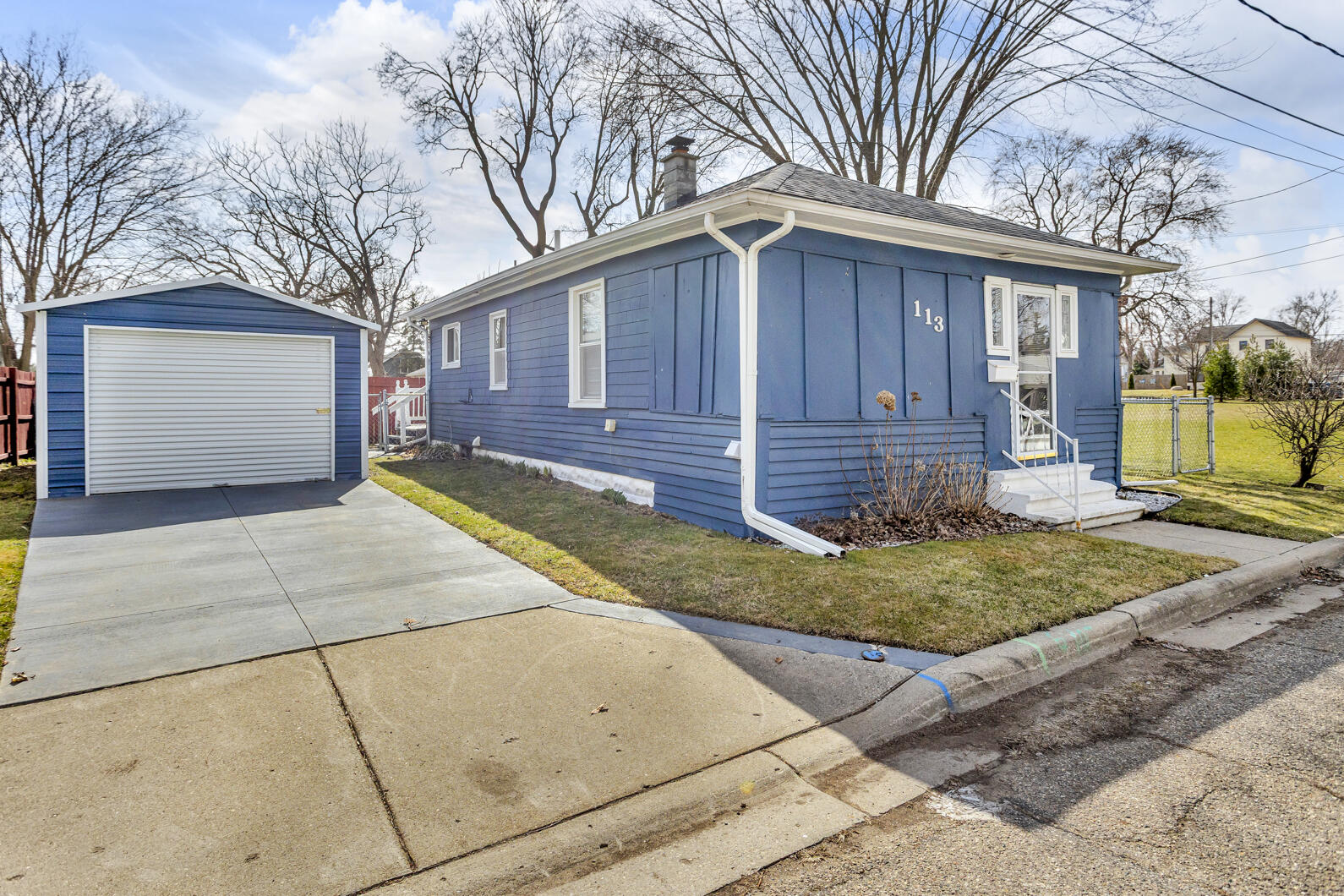 113 Larson Street Jackson, MI 49202 - Photo 1 of 22 0N0A1180