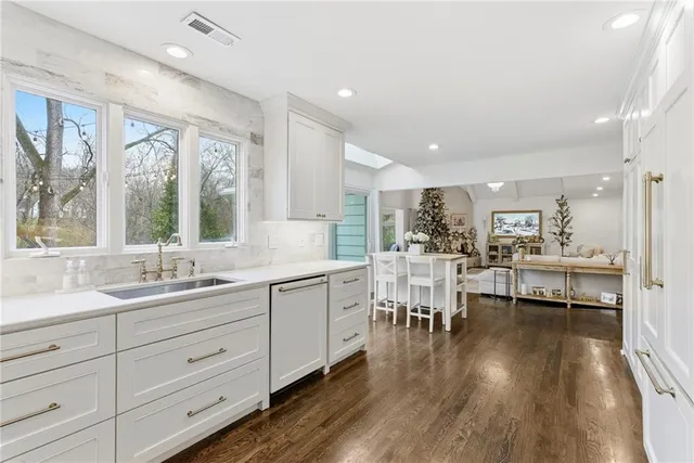 $1,050,000 | 3705 Shawnee Mission Parkway, Fairway, KS 66205