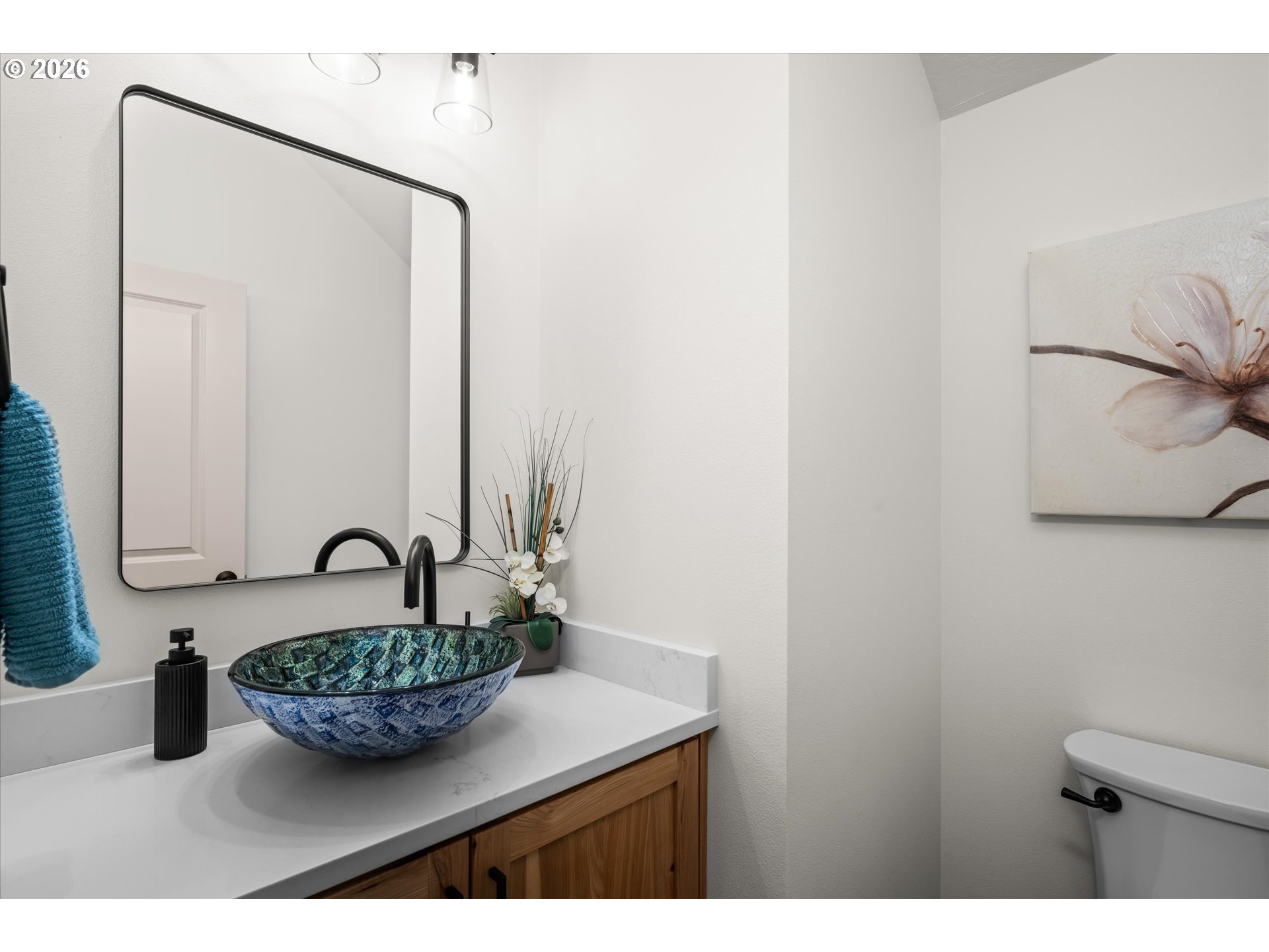 37640 Upper Camp Creek Road Springfield, OR 97478 - Photo 19 of 47 a bathroom with a sink and a mirror