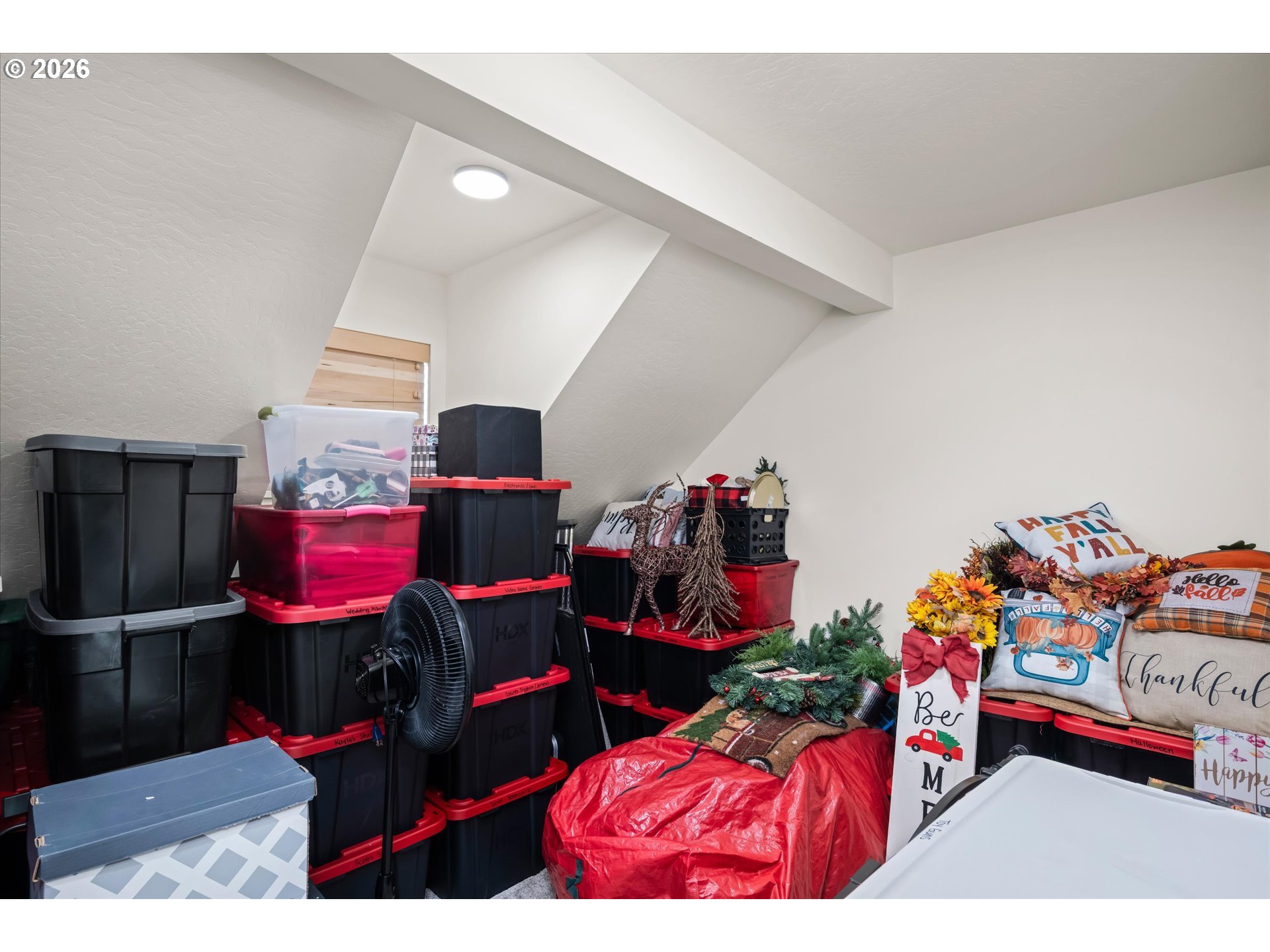 37640 Upper Camp Creek Road Springfield, OR 97478 - Photo 38 of 47 a living room with furniture
