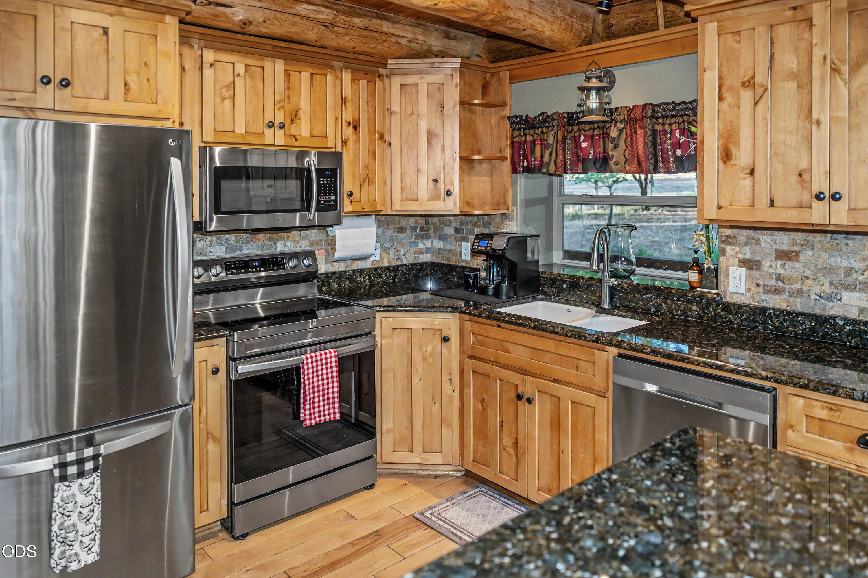 28333 Yonna Wood Road Bonanza, OR 97623 - Photo 4 of 61