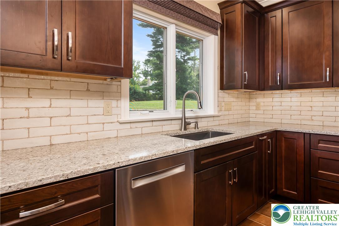 1559 Surrey Road Bethlehem, PA 18015 - Photo 22 of 44 Gallery Image 22
