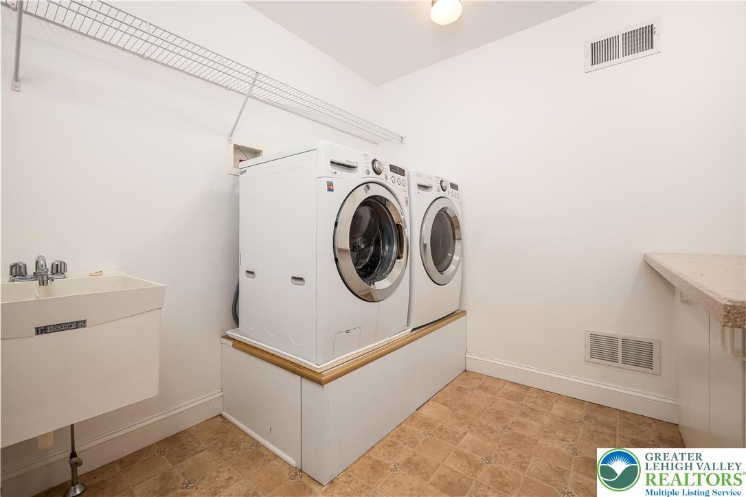 1559 Surrey Road Bethlehem, PA 18015 - Photo 42 of 44 Gallery Image 42