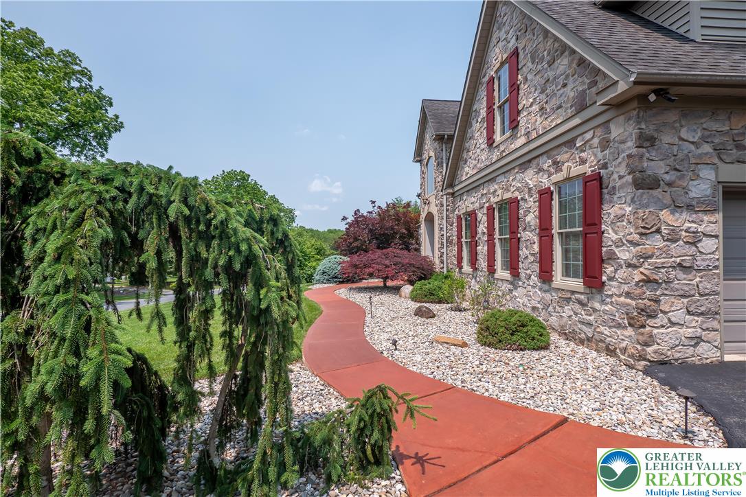 1559 Surrey Road Bethlehem, PA 18015 - Photo 8 of 44 Gallery Image 8