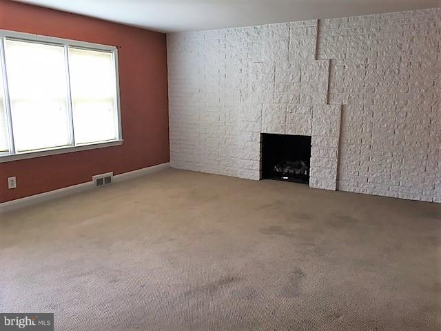 8124 Glen Gary Road Baltimore, MD 21286 - Photo 3 of 14 Living Room
