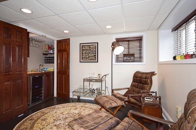 260 Addison Road Riverside, IL 60546 - Photo 20 of 25 a bedroom with furniture and a window
