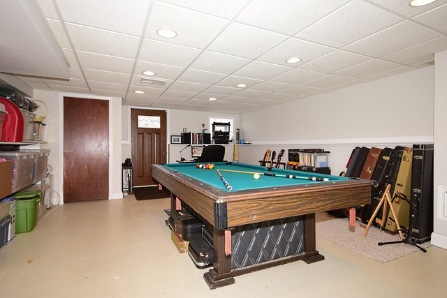 260 Addison Road Riverside, IL 60546 - Photo 21 of 25 a room with furniture and a flat screen tv