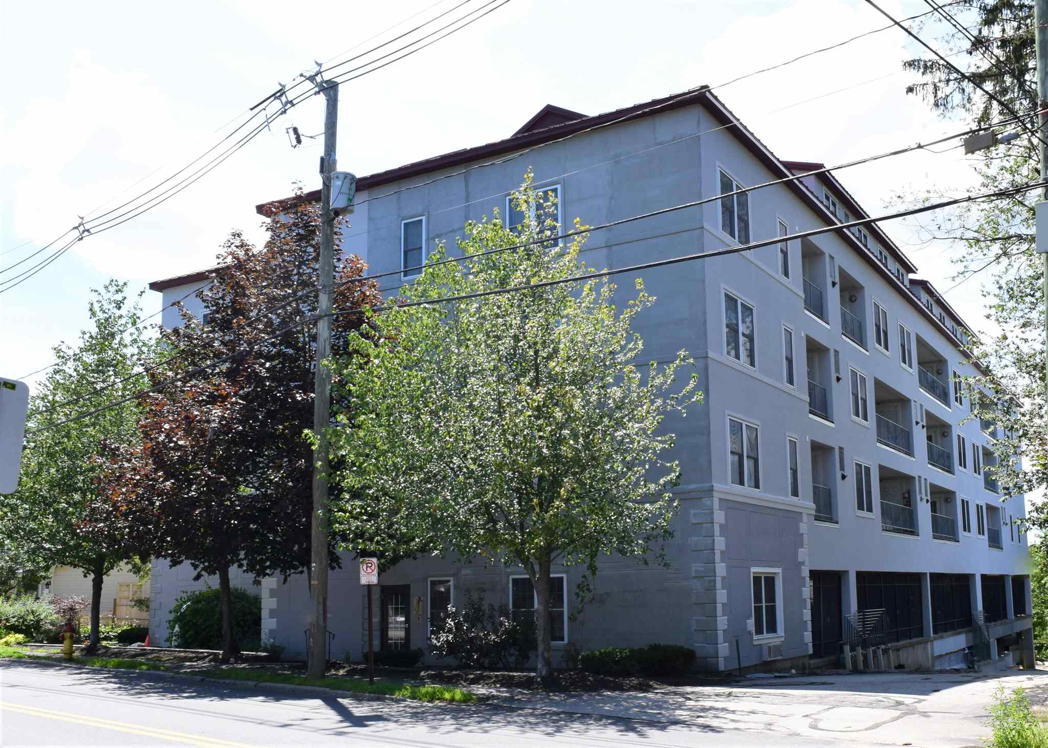 96 River Road, Unit 403 Manchester, NH 03104 - Photo 1 of 20