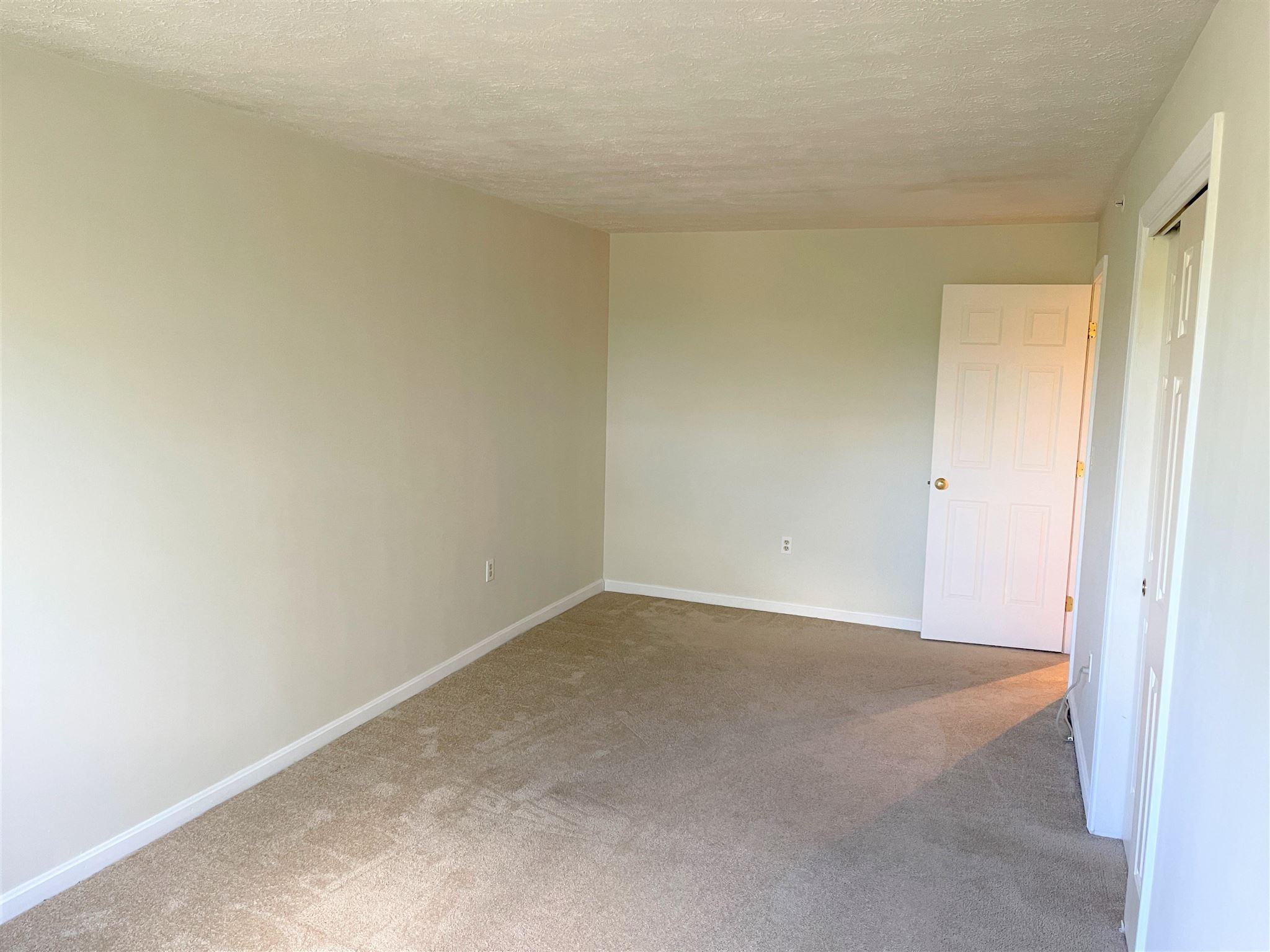 96 River Road, Unit 403 Manchester, NH 03104 - Photo 12 of 20