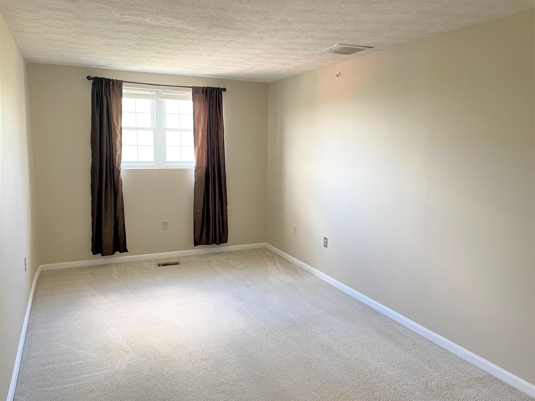 96 River Road, Unit 403 Manchester, NH 03104 - Photo 14 of 20