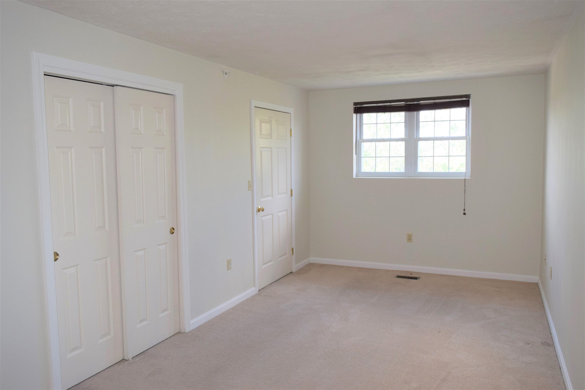96 River Road, Unit 403 Manchester, NH 03104 - Photo 15 of 20