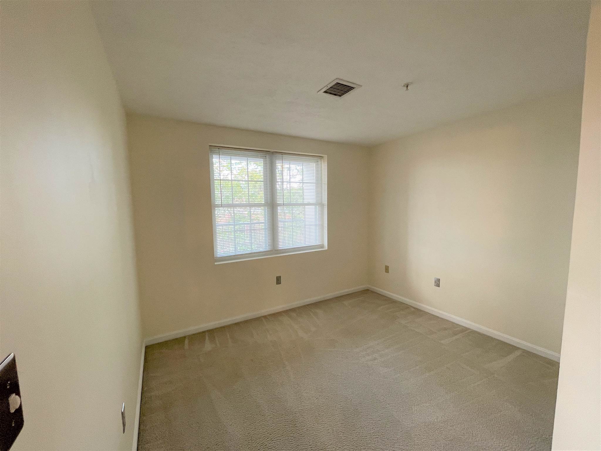 96 River Road, Unit 403 Manchester, NH 03104 - Photo 16 of 20
