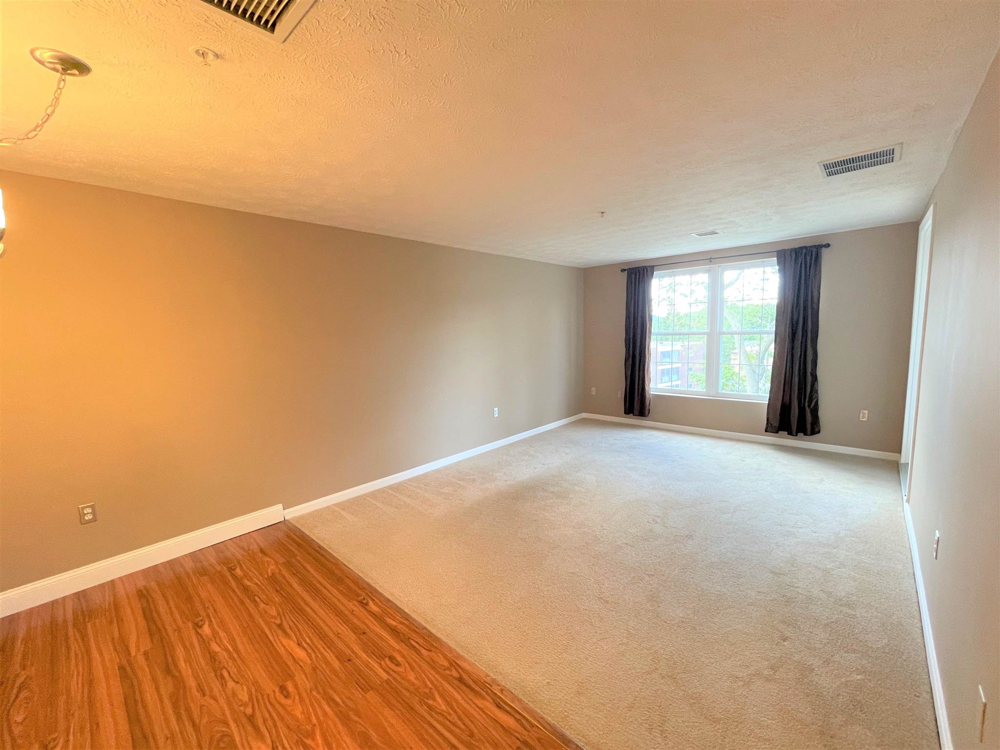 96 River Road, Unit 403 Manchester, NH 03104 - Photo 5 of 20