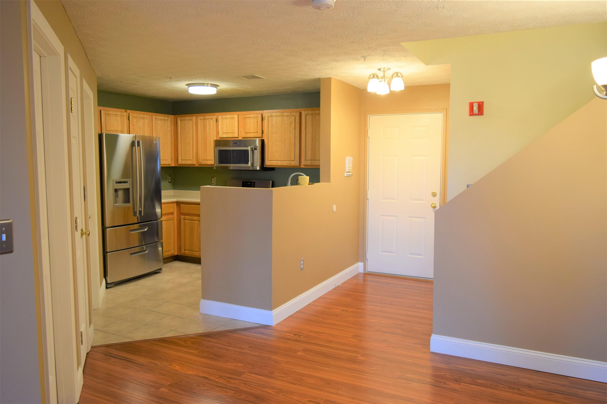 96 River Road, Unit 403 Manchester, NH 03104 - Photo 7 of 20