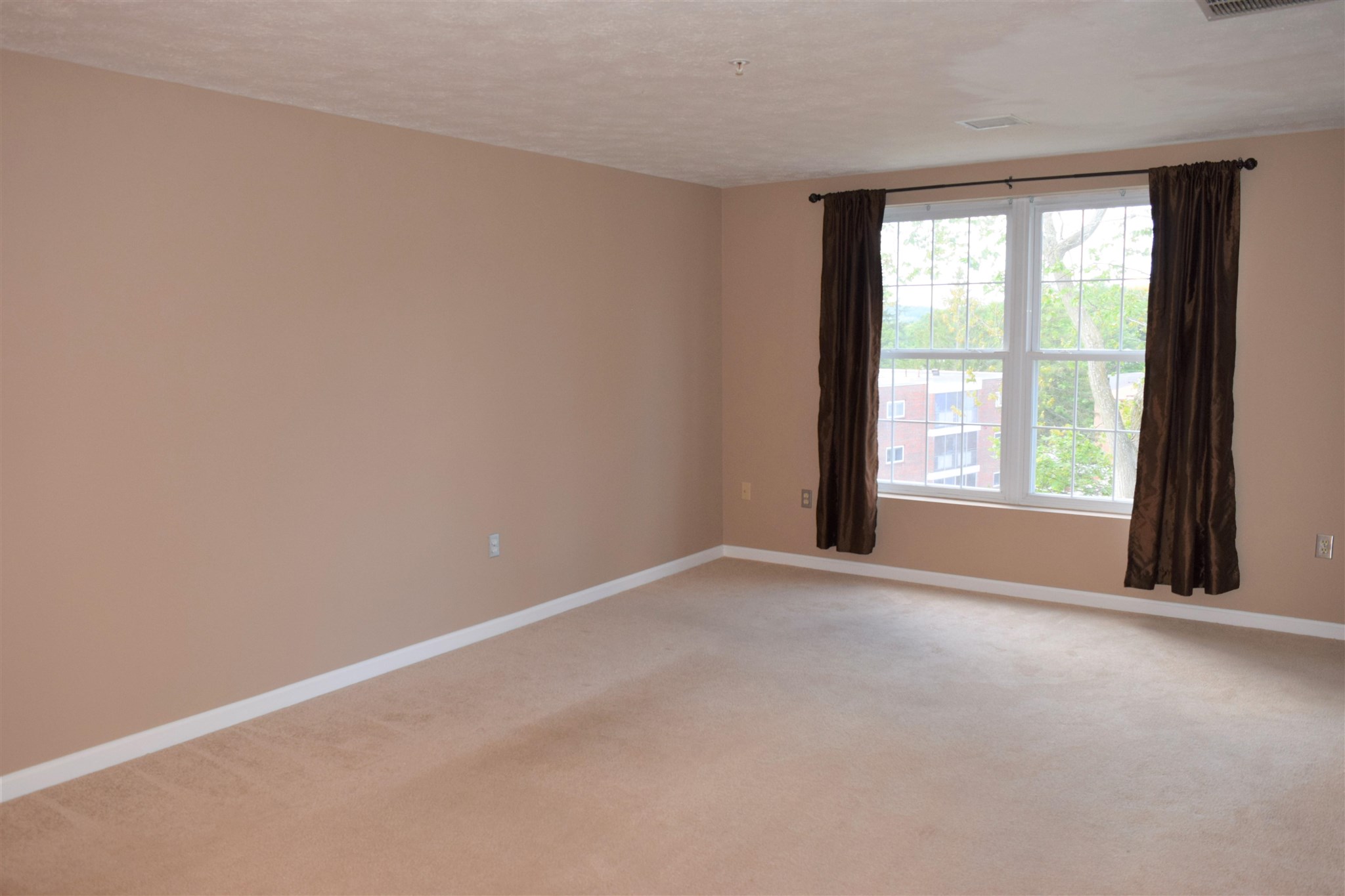 96 River Road, Unit 403 Manchester, NH 03104 - Photo 8 of 20