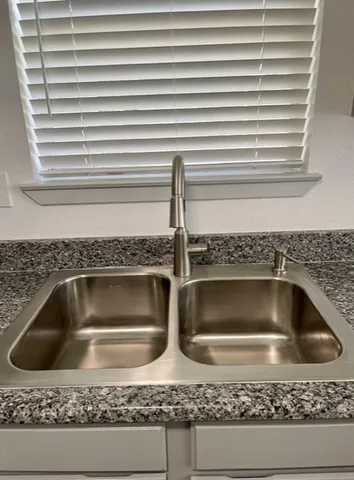 $2,000 | 479 Lost Rock Drive, Webster, TX 77598