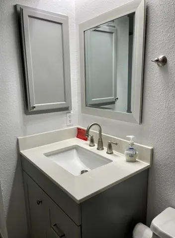 $2,000 | 479 Lost Rock Drive, Webster, TX 77598