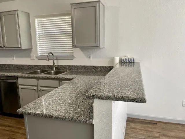 $2,000 | 479 Lost Rock Drive, Webster, TX 77598