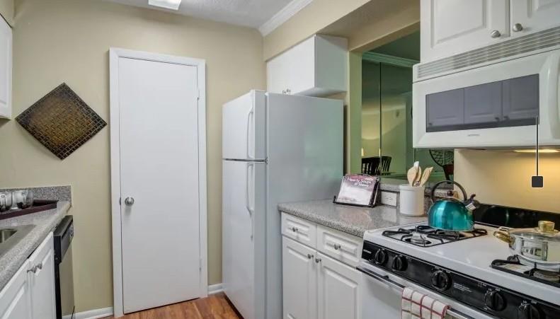 2383 Akers Mill Road Southeast, Unit L01 Atlanta, GA 30339 - Photo 3 of 30