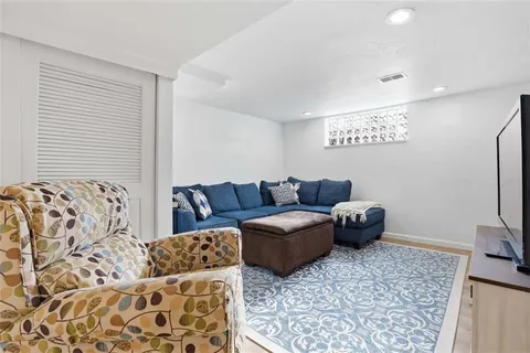 $699,900 | 270 Twin Hills Drive, Pittsburgh, PA 15216