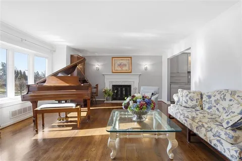 $699,900 | 270 Twin Hills Drive, Pittsburgh, PA 15216