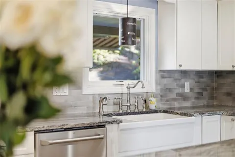 $699,900 | 270 Twin Hills Drive, Pittsburgh, PA 15216