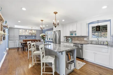 $699,900 | 270 Twin Hills Drive, Pittsburgh, PA 15216