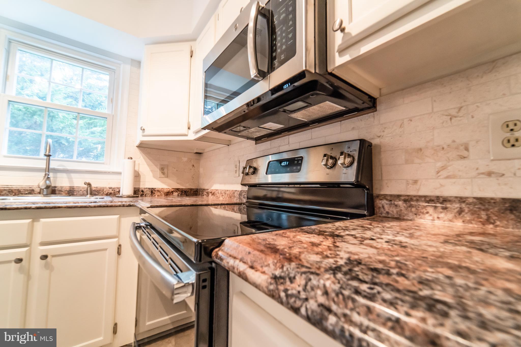 14903 Hatteras Way Silver Spring, MD 20906 - Photo 4 of 30 New stove w/microwave that vents out!