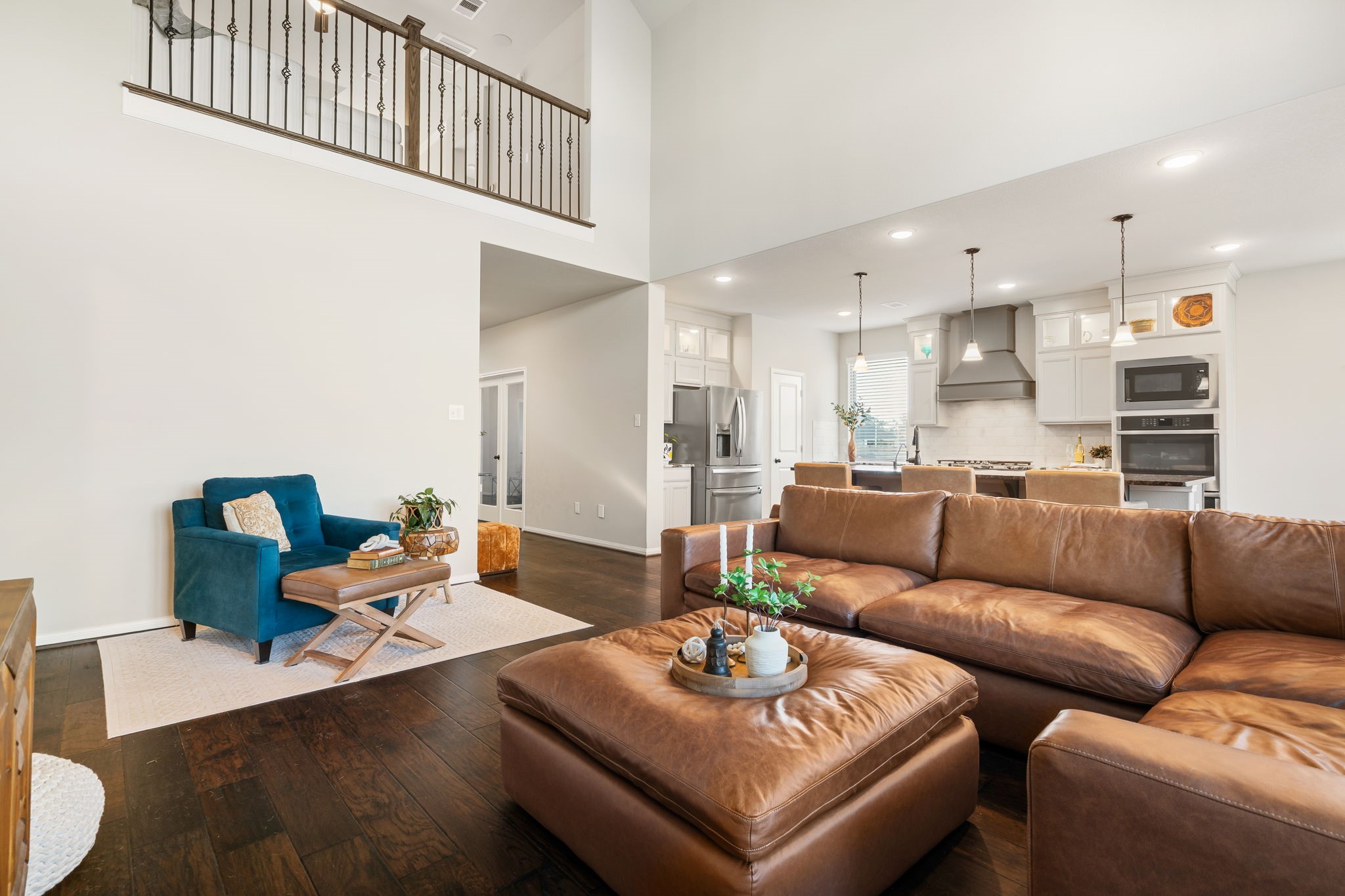 17525 Sunset Skies Road Conroe, TX 77302 - Photo 11 of 50 Plenty of space in the family room allows for flexible seating options.