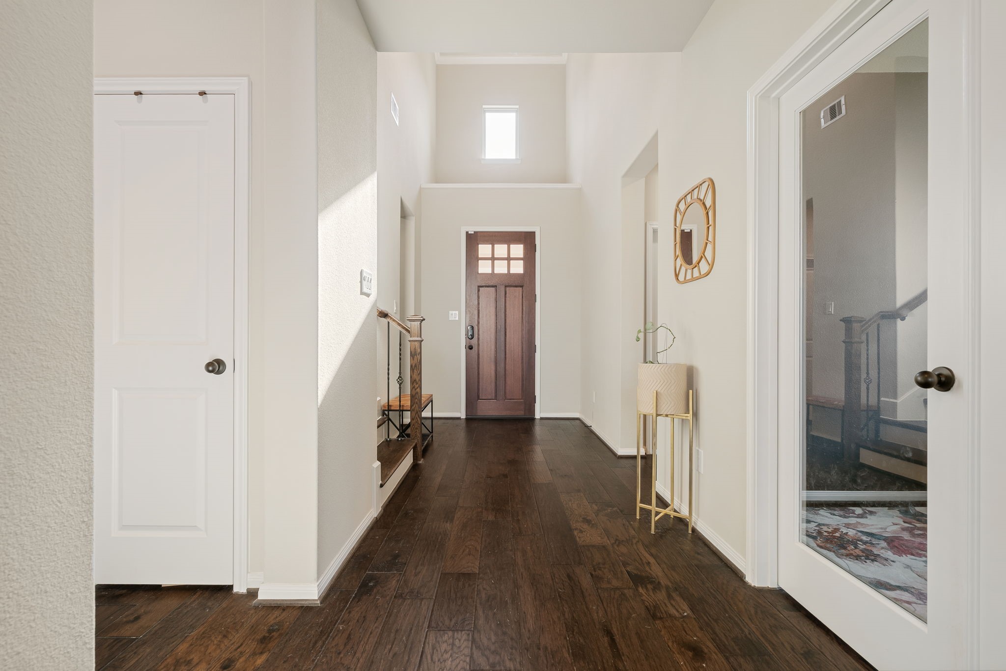 17525 Sunset Skies Road Conroe, TX 77302 - Photo 4 of 50 Foyer with high ceilings and gorgeous floors!