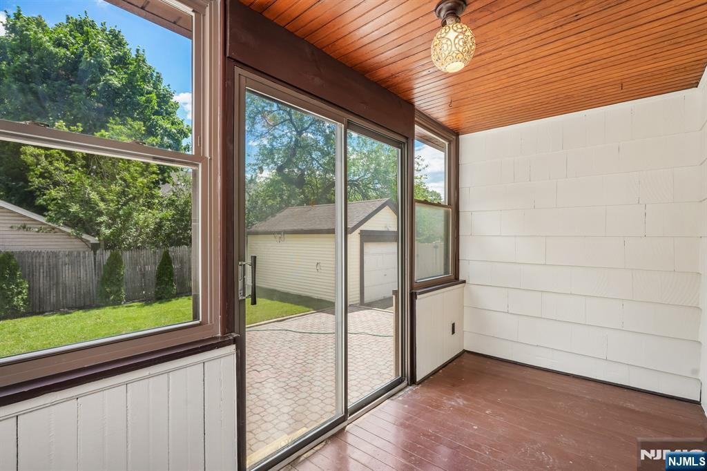 21 Ferncliff Road Bloomfield, NJ 07003 - Photo 32 of 46